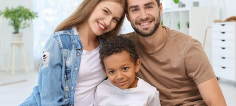 Adopcja dziecka a posiadanie własnego – co warto wiedzieć?